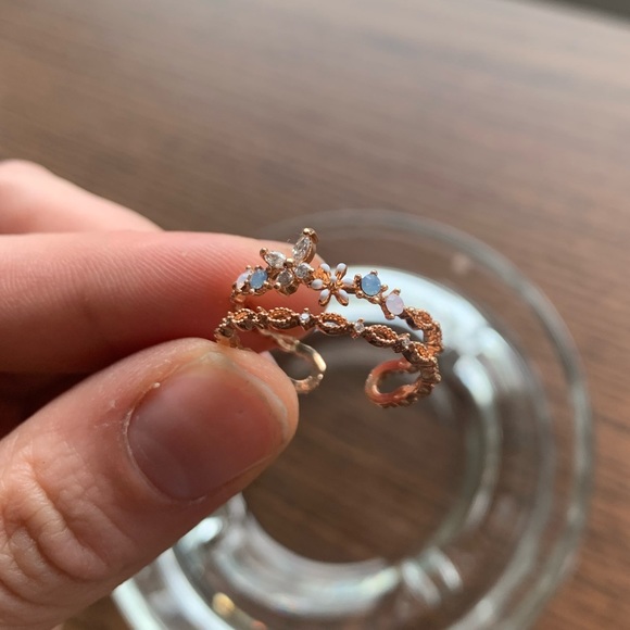 Double-band Floral Accent Ring - Picture 2 of 2